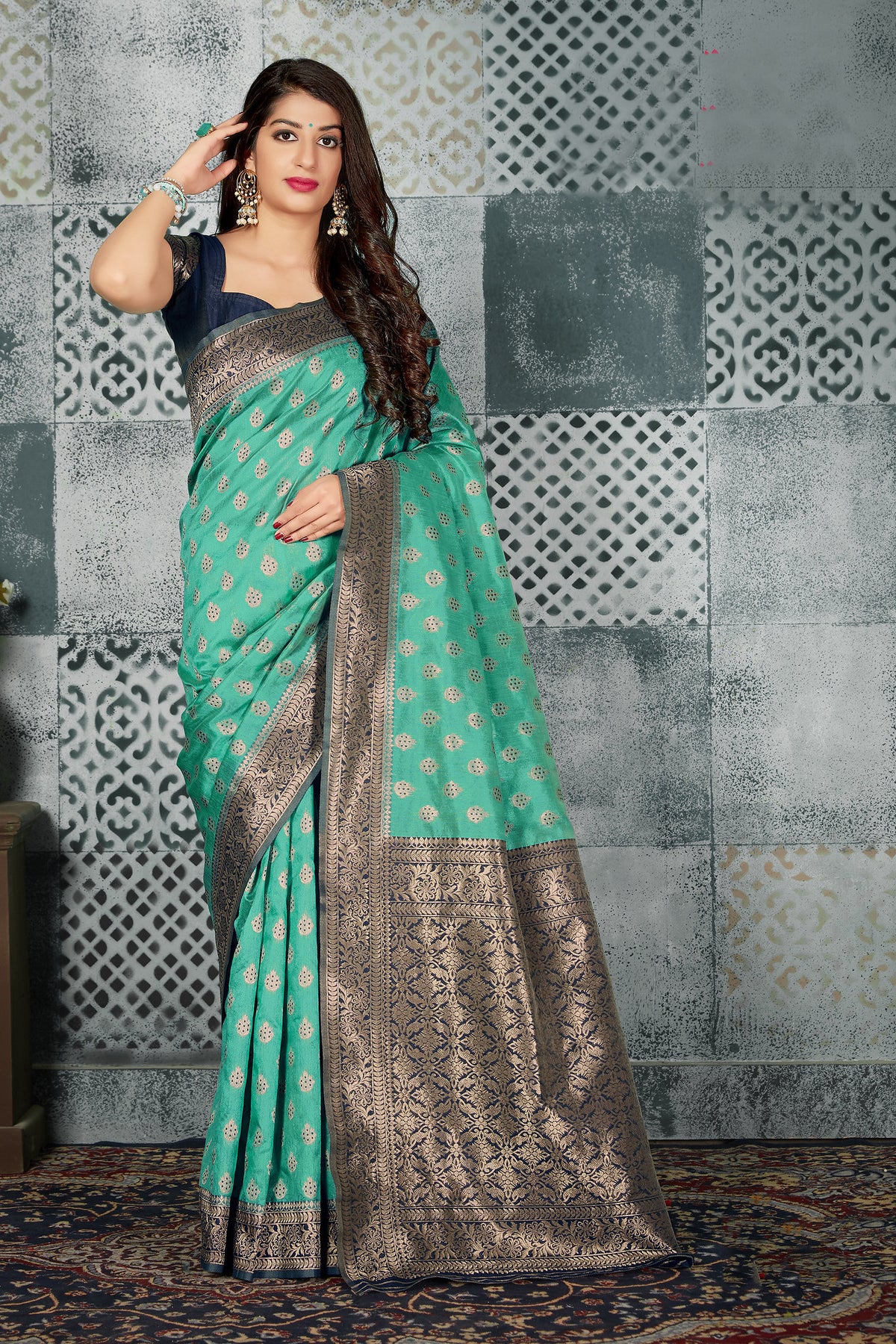 Rajsi Banarasi|Turquoise Saree with Navy Blue Blouse