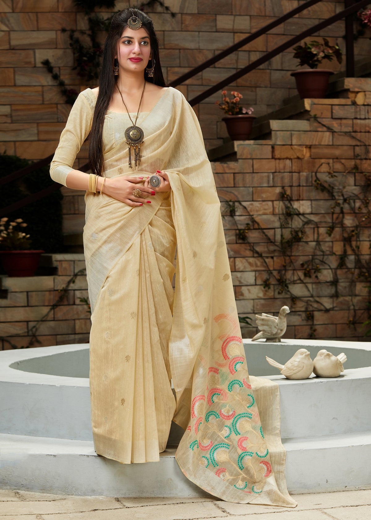 Sunehri Shwetima|Cream Cottom Silk Jacquard Woven Saree with Blouse